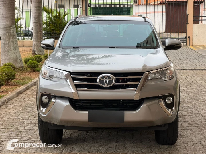 HILUX SW4 2.7 SR 4X2 7 Lugares 16V