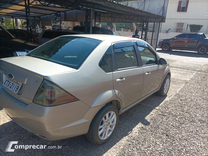 FIESTA 1.6 MPI Class Sedan 8V