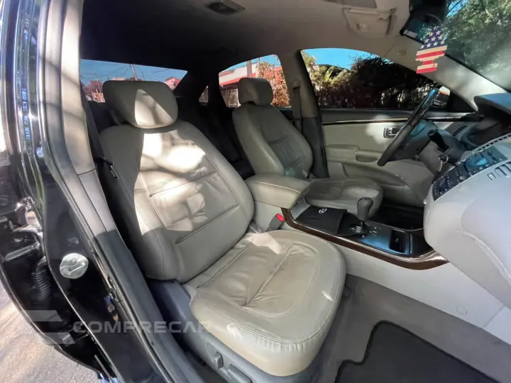 AZERA 3.3 MPFI GLS Sedan V6 24V