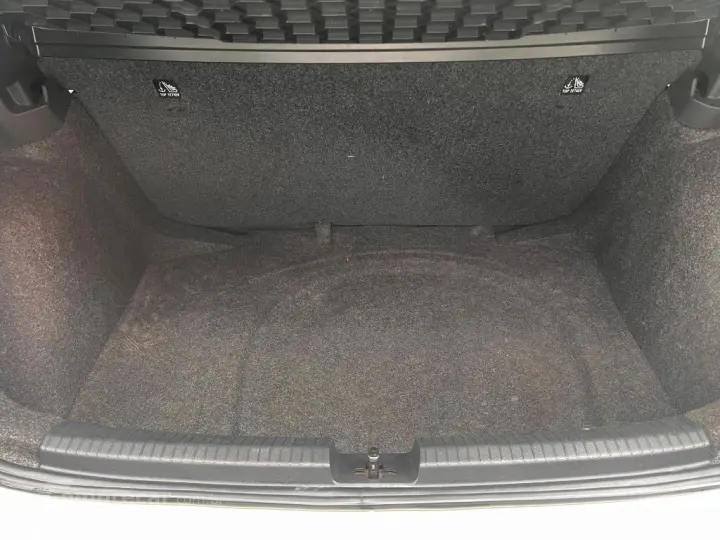 Polo Track 1.0 Flex 12V 5p