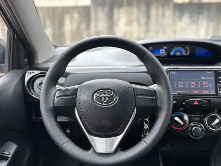 ETIOS 1.5 X Sedan 16V