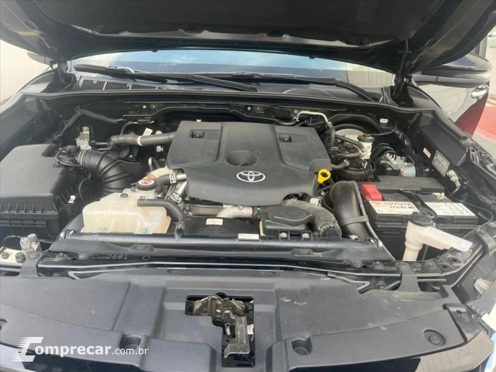 HILUX SW4 2.8 D-4D TURBO DIESEL SRX 7L 4X4 AUTOMÁ