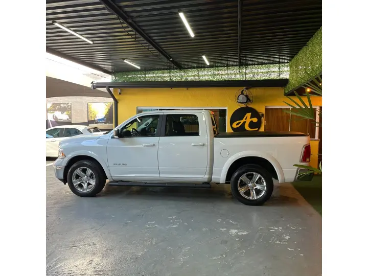 CLASSIC 5.7 V8 GASOLINA LARAMIE CD 4X4 AUTOMÁTICO