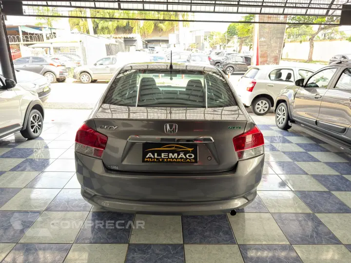 CITY 1.5 DX Sedan 16V
