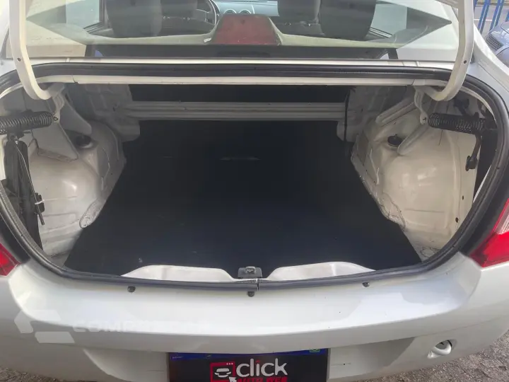 LOGAN 1.0 12V SCE Expression