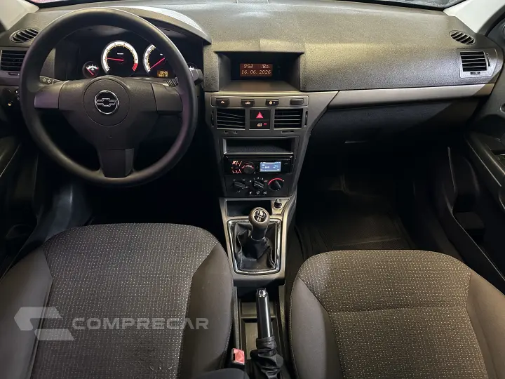 VECTRA 2.0 MPFI Expression 8V
