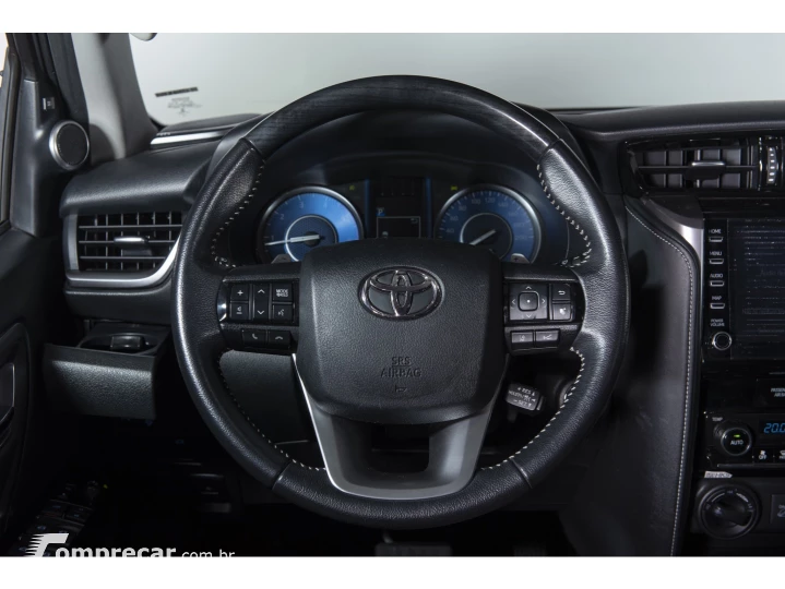 HILUX SW4 2.8 D-4D TURBO DIESEL SRX 7L 4X4 AUTOMÁTICO
