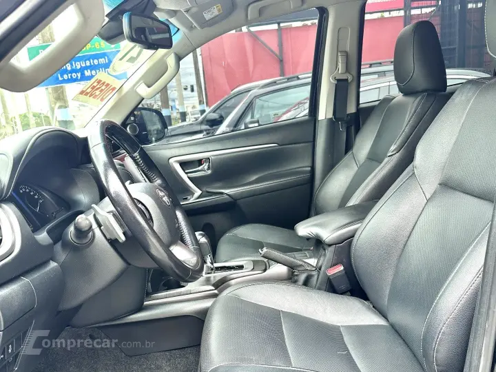 HILUX SW4 2.8 D-4D TURBO DIESEL SRX 7L 4X4 AUTOMÁTICO