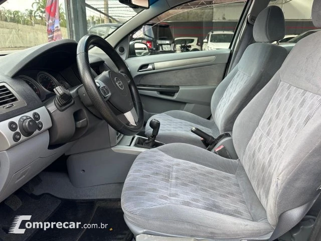 VECTRA SEDAN - 2.0 MPFI ELEGANCE 8V 4P MANUAL