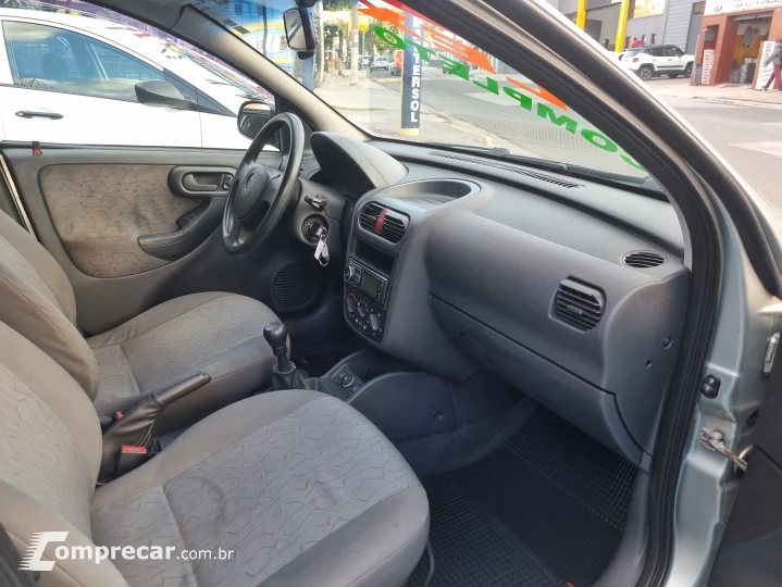 CORSA 1.8 MPFI Maxx Sedan 8V