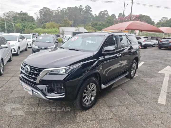 HILUX SW4 2.8 D-4D TURBO DIESEL SRX 7L 4X4 AUTOMÁ