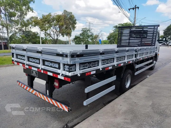 Delivery 11.180 Prime + Carroceria Madeira
