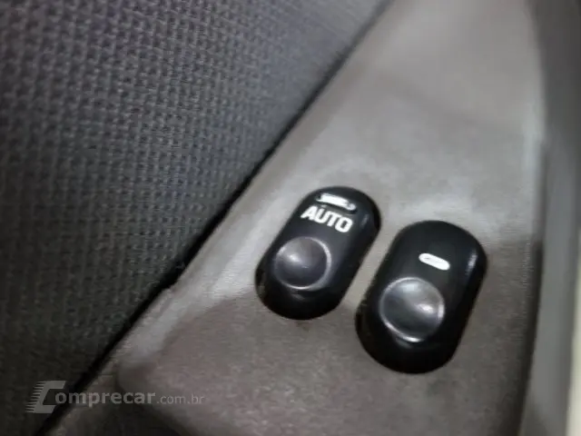 CLASSIC - 1.0 MPFI VHCE 8V 4P MANUAL