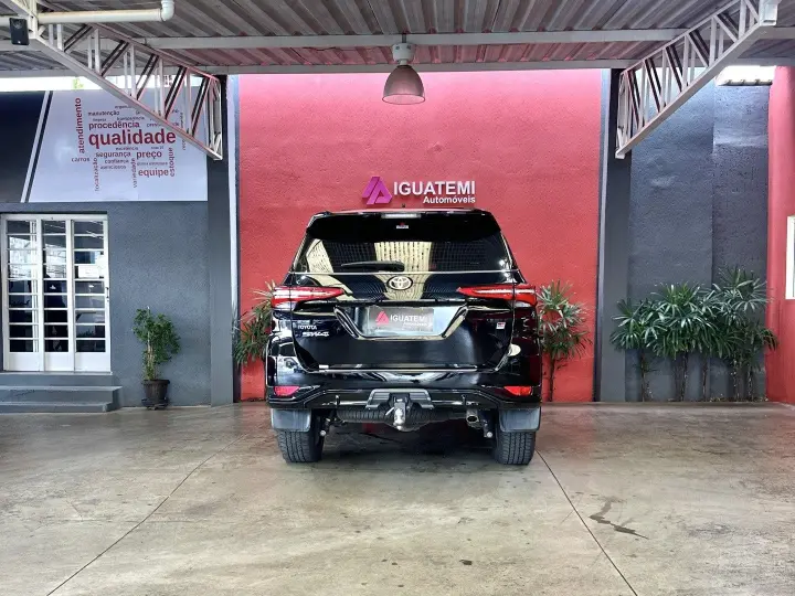 HILUX SW4 2.8 D-4D TURBO DIESEL GR-S 7L 4X4 AUTOMÁTICO