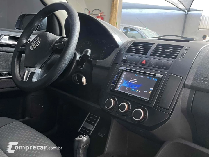 POLO SEDAN 1.6 MI 8V FLEX 4P MANUAL