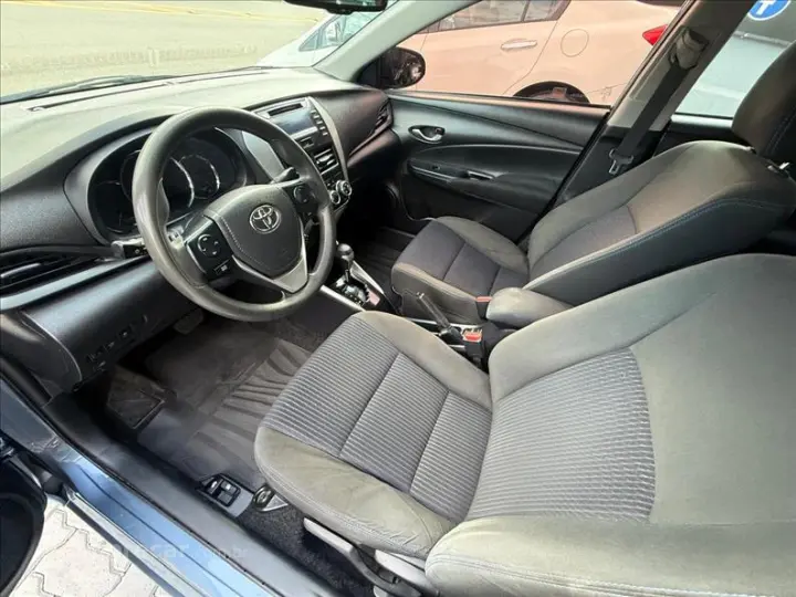 YARIS 1.5 16V Sedan XL