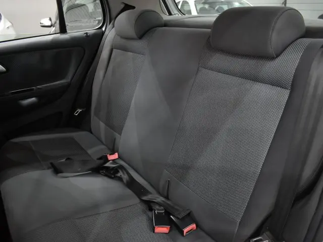 FOX - 1.6 MI 8V 4P MANUAL