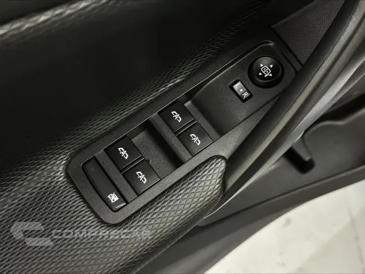 TRACKER LT 1.0 Turbo 12V Flex Aut.