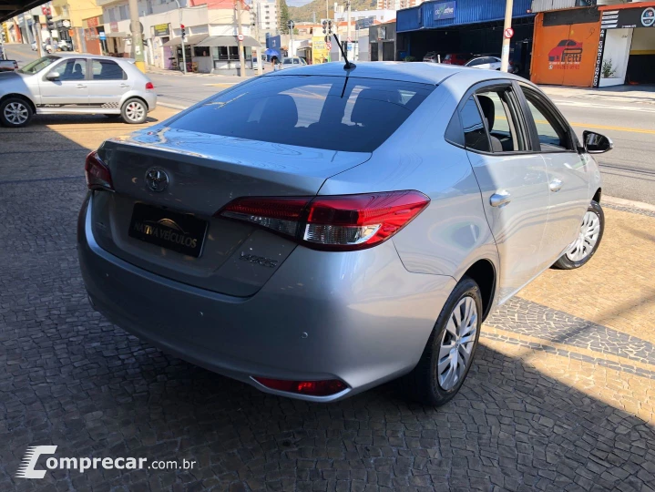 Yaris 1.5 16V Flex Sedan Xl Live Multidrive