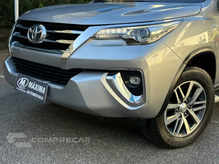 HILUX SW4 2.8 D-4d Turbo SRX 7L 4X4