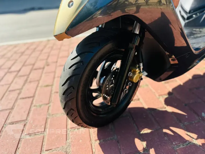 LINDY 125