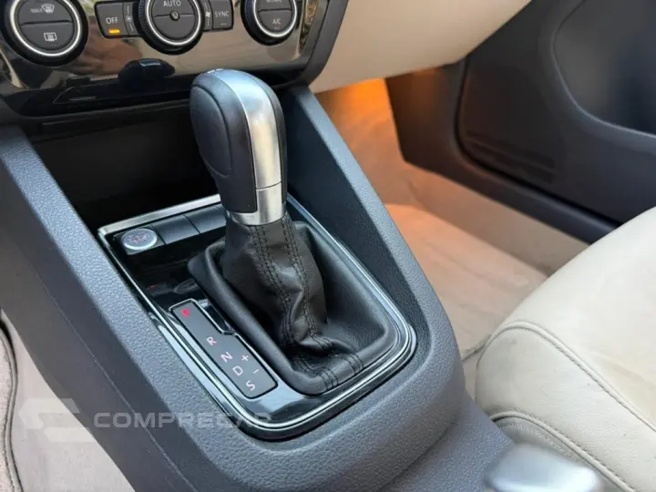 JETTA 2.0 TSI HIGHLINE 211CV GASOLINA 4P TIPTRONIC