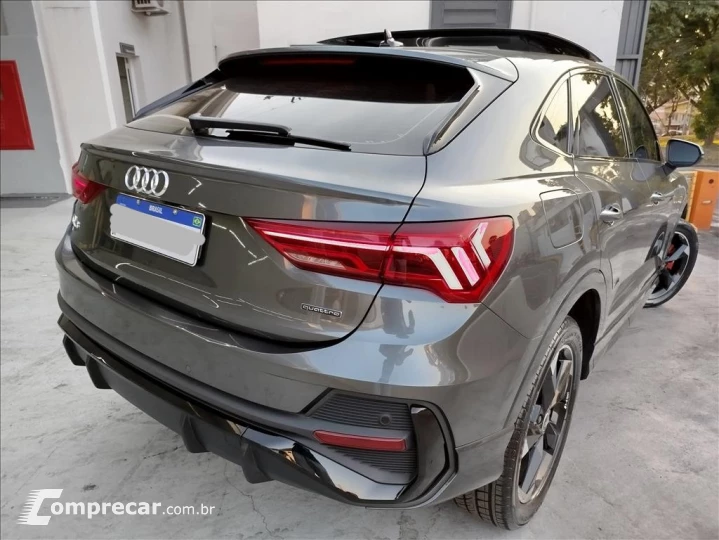Q3 2.0 40 TFSI Performance Black Quattro
