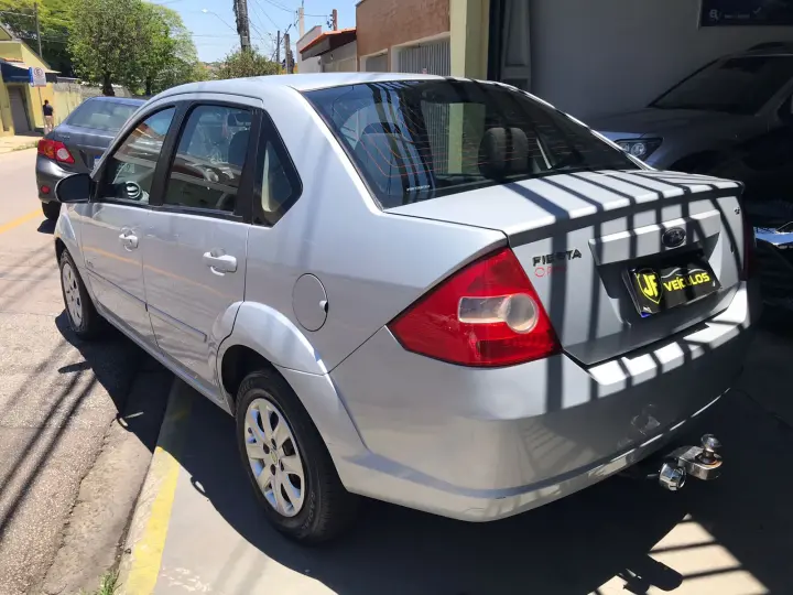 FIESTA 1.6 MPI Class Sedan 8V