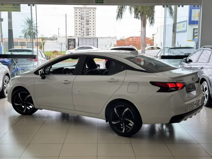 Versa Sedan 1.6 16V 4P FLEX EXCLUSIVE XTRONIC AUTOMÁTICO CVT