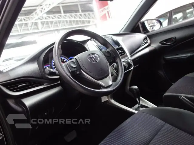 YARIS HATCH - 1.3 16V XL LIVE MANUAL