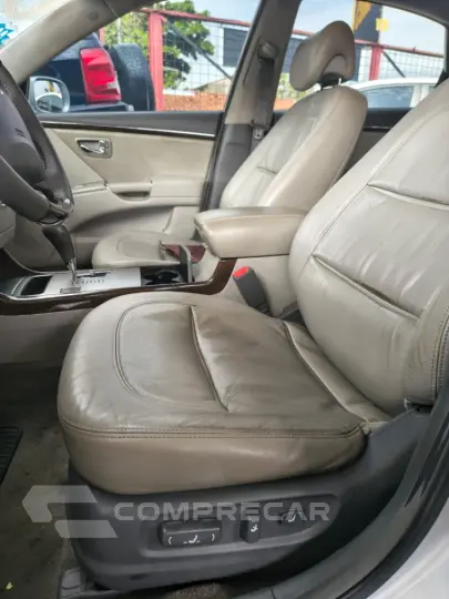AZERA 3.3 MPFI GLS Sedan V6 24V