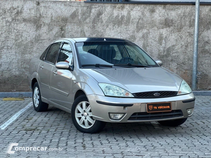FOCUS 2.0 GHIA SEDAN 16V GASOLINA 4P MANUAL