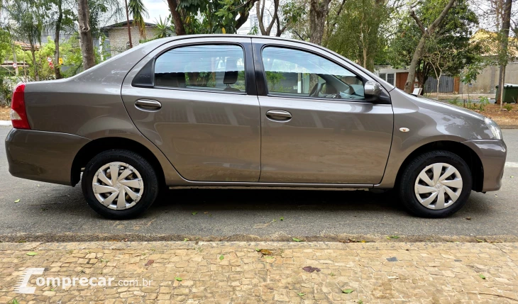 ETIOS 1.5 XS Sedan 16V