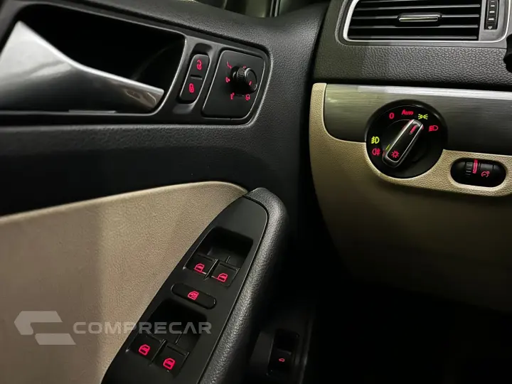 JETTA 2.0 TSI HIGHLINE 211CV GASOLINA 4P TIPTRONIC