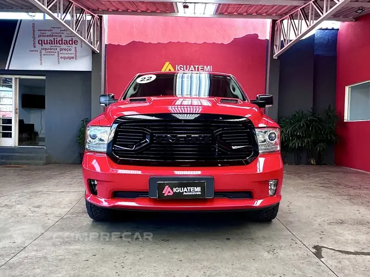 CLASSIC 5.7 V8 GASOLINA LARAMIE NIGHT EDITION CD 4X4 AUTOMÁT