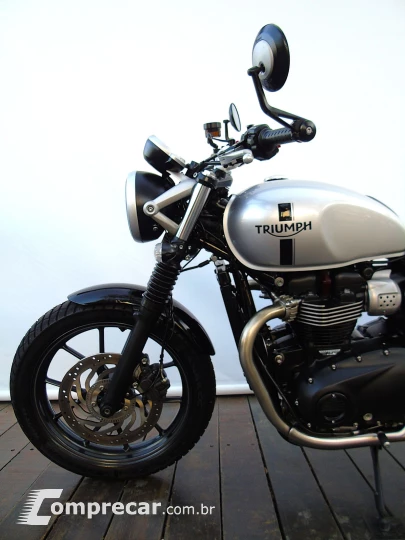 TRIUMPH STREET TWIN