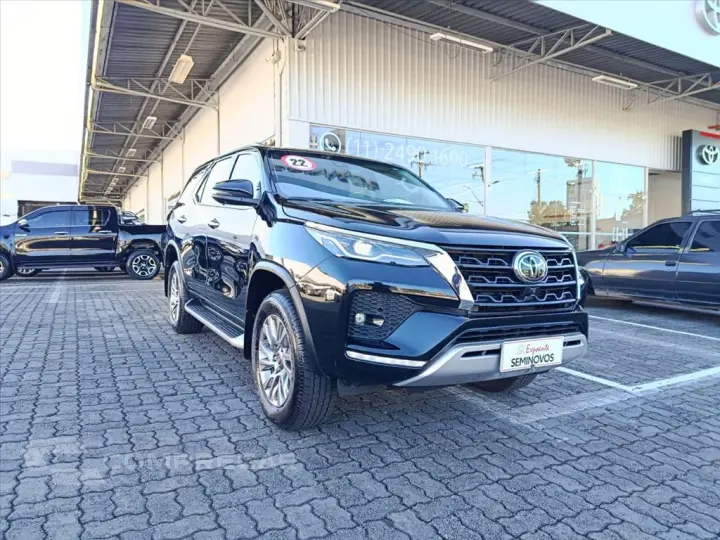 HILUX SW4 2.8 D-4D TURBO DIESEL SRX 7L 4X4 AUTOMÁ