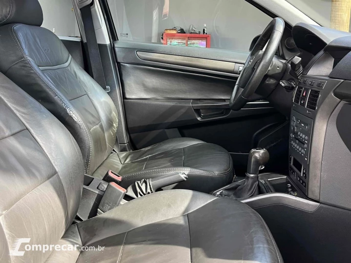VECTRA 2.0 MPFI GT HATCH 8V FLEX 4P MANUAL