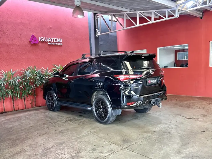 HILUX SW4 2.8 D-4D TURBO DIESEL GR-S 7L 4X4 AUTOMÁTICO