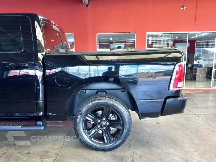 CLASSIC 5.7 V8 GASOLINA LARAMIE NIGHT EDITION CD 4X4 AUTOMÁT