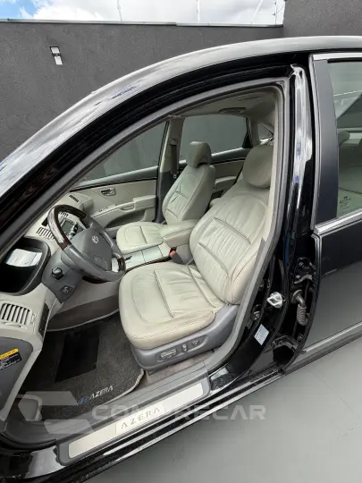 AZERA 3.3 MPFI GLS Sedan V6 24V