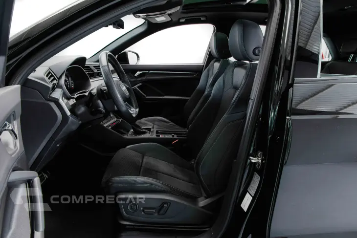 Q3 2.0 40 TFSI Performance Black Quattro