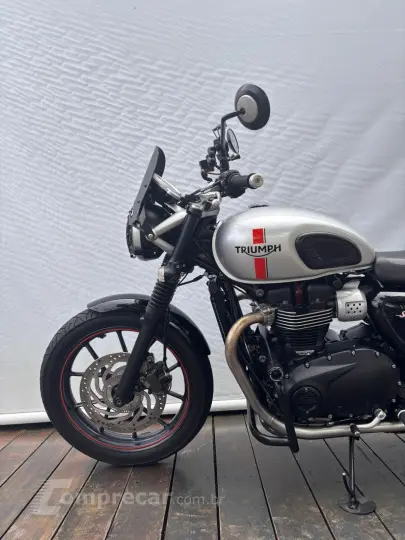 TRIUMPH STREET TWIN