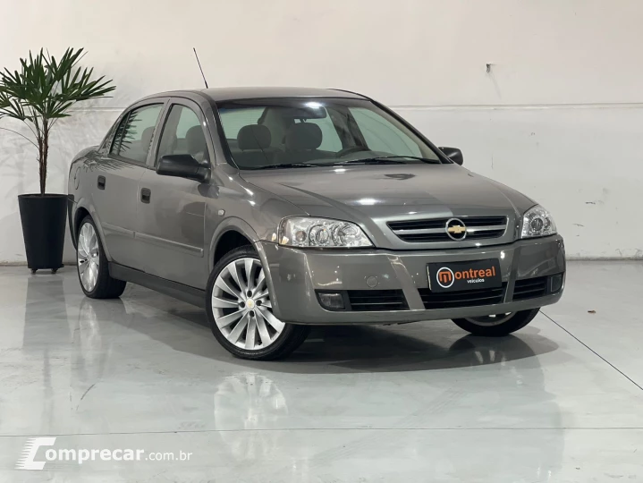 ASTRA 1.8 MPFI GL Sedan 8V