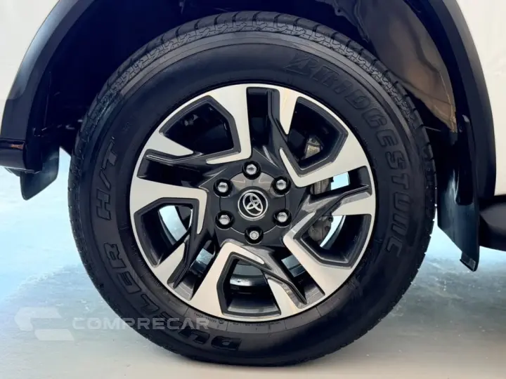 HILUX SW4 2.8 D-4D TURBO DIESEL DIAMOND 7L 4X4 AUTOMÁTICO
