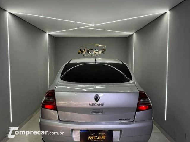 MÉGANE SEDAN - 1.6 DYNAMIQUE 16V 4P MANUAL
