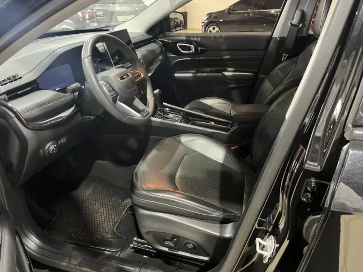 COMMANDER 1.3 T270 Turbo Limited