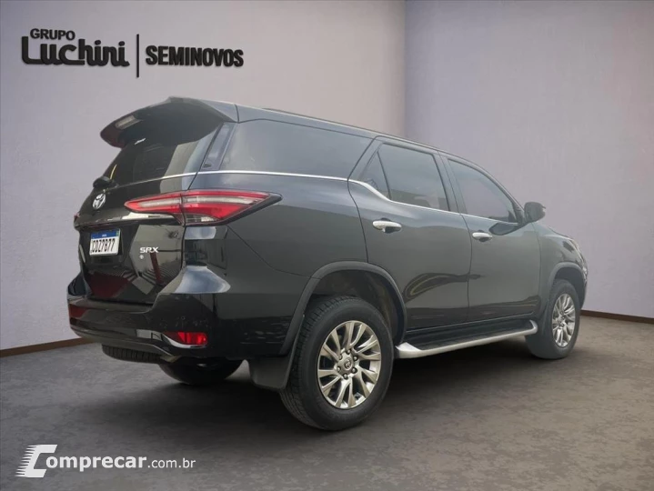 HILUX SW4 2.8 D-4D TURBO DIESEL SRX 7L 4X4 AUTOMÁ