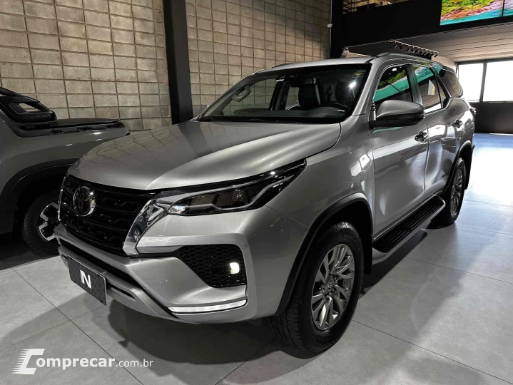 HILUX SW4 2.8 D-4D TURBO DIESEL SRX 7L 4X4 AUTOMÁTICO
