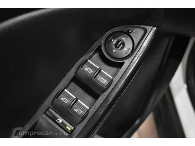 FOCUS HATCH - 2.0 TITANIUM 16V 4P POWERSHIFT